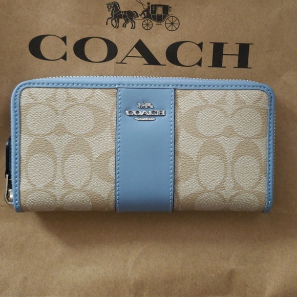 Coach Handbags - NWT AUTHENTIC COACH SV/LIGHT KHAKI WALLET